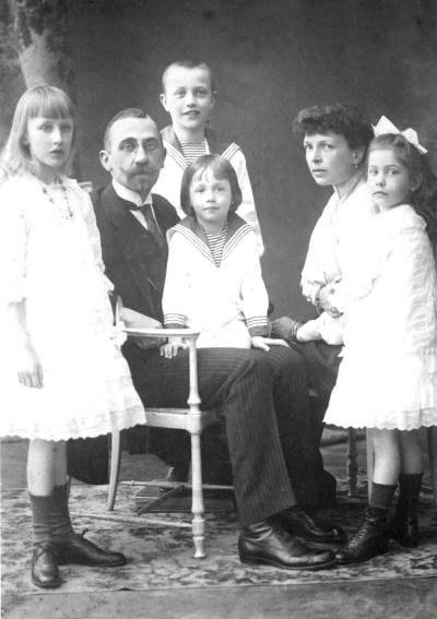 Иллюстрация к книге — Петербургские окрестности. Быт и нравы начала ХХ века [_102.jpg]