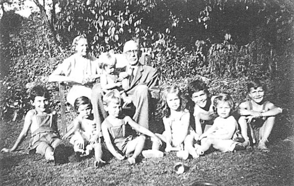 Иллюстрация к книге — Петербургские окрестности. Быт и нравы начала ХХ века [_103.jpg]