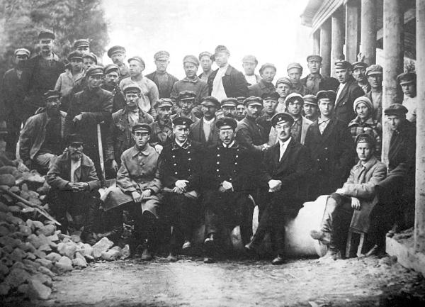 Иллюстрация к книге — Петербургские окрестности. Быт и нравы начала ХХ века [_157.jpg]