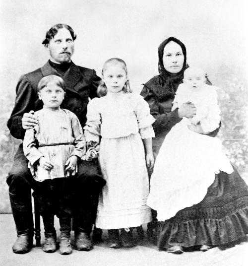 Иллюстрация к книге — Петербургские окрестности. Быт и нравы начала ХХ века [_87.jpg]