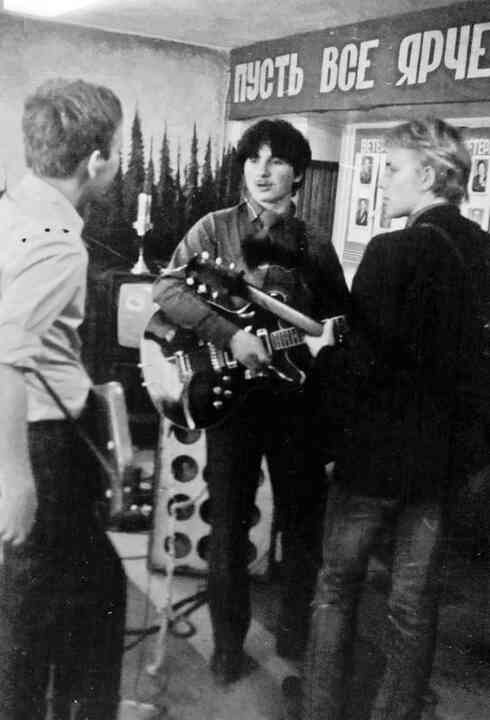 Иллюстрация к книге — «Агата Кристи». Чёрные сказки белой зимы [i_012.jpg]