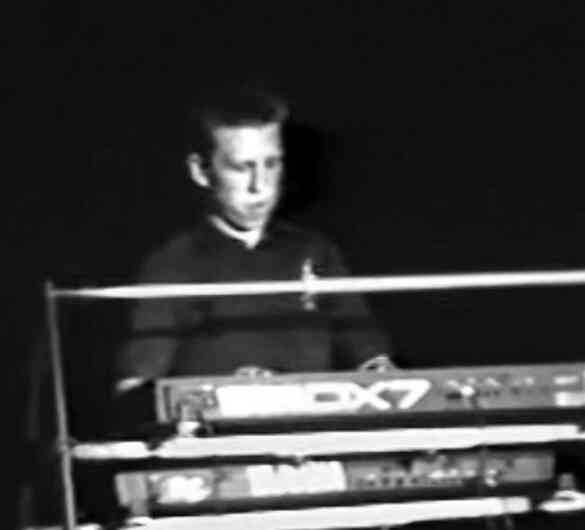 Иллюстрация к книге — «Агата Кристи». Чёрные сказки белой зимы [i_036.jpg]