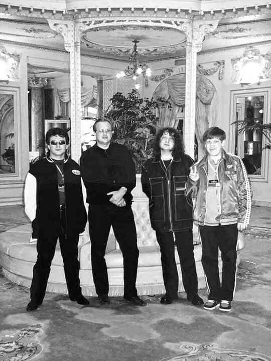 Иллюстрация к книге — «Агата Кристи». Чёрные сказки белой зимы [i_073.jpg]