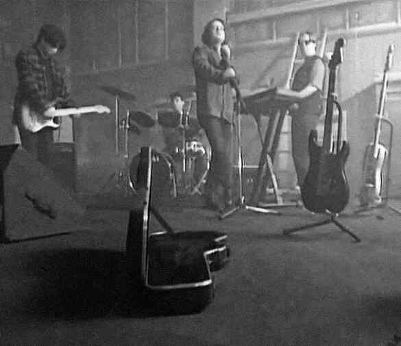 Иллюстрация к книге — «Агата Кристи». Чёрные сказки белой зимы [i_088.jpg]