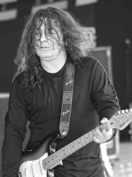 Иллюстрация к книге — «Агата Кристи». Чёрные сказки белой зимы [i_164.jpg]