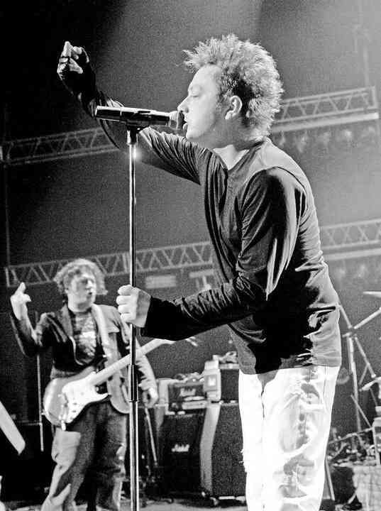 Иллюстрация к книге — «Агата Кристи». Чёрные сказки белой зимы [i_179.jpg]