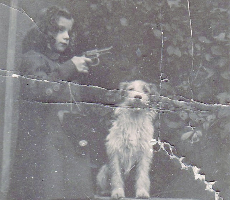 Иллюстрация к книге — Шпионка. Почему я отказалась убить Фиделя Кастро, связалась с мафией и скрывалась от ЦРУ [i_005.jpg]