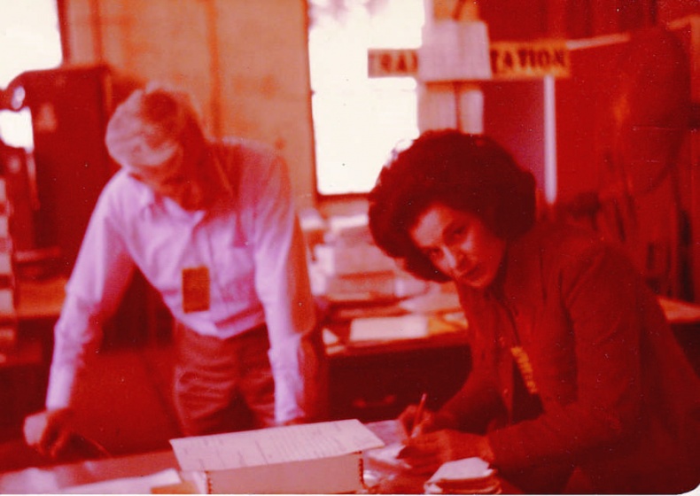 Иллюстрация к книге — Шпионка. Почему я отказалась убить Фиделя Кастро, связалась с мафией и скрывалась от ЦРУ [i_030.jpg]