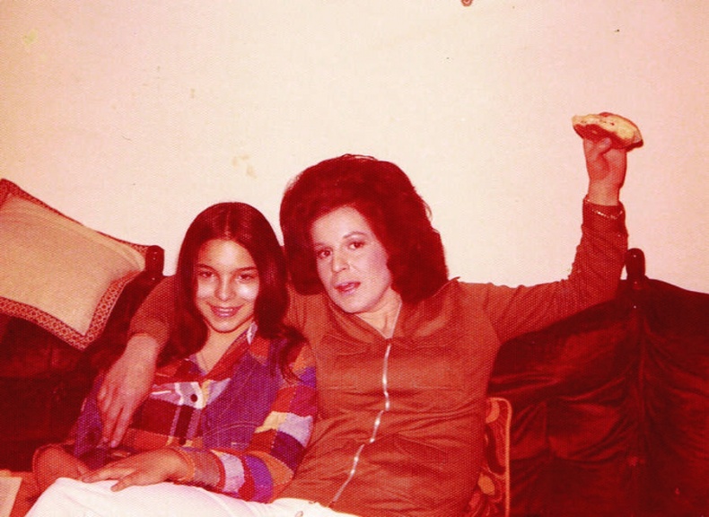 Иллюстрация к книге — Шпионка. Почему я отказалась убить Фиделя Кастро, связалась с мафией и скрывалась от ЦРУ [i_033.jpg]