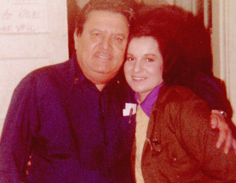 Иллюстрация к книге — Шпионка. Почему я отказалась убить Фиделя Кастро, связалась с мафией и скрывалась от ЦРУ [i_036.jpg]