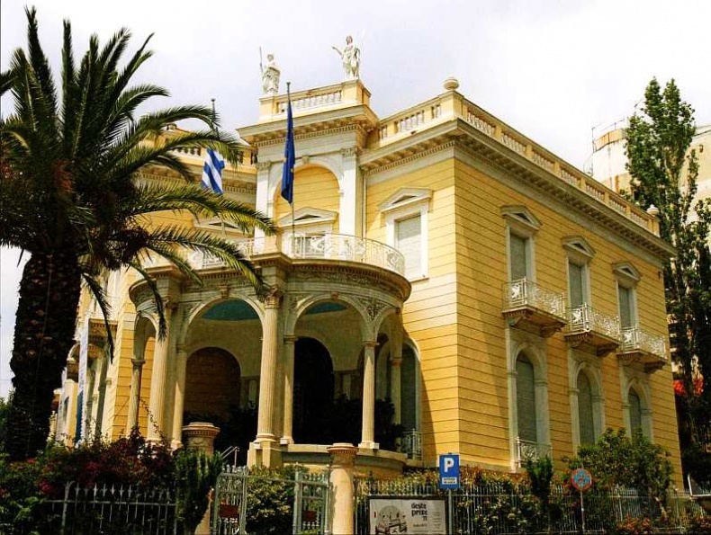 Иллюстрация к книге — Музей кикладского искусства Афины [i_001.jpg]