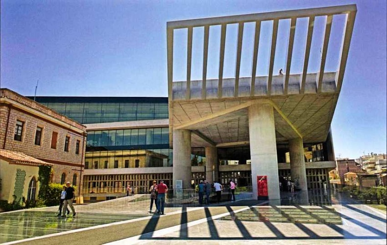 Иллюстрация к книге — Музей Акрополя [i_001.jpg]