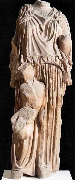 Иллюстрация к книге — Музей Акрополя [i_049.jpg]