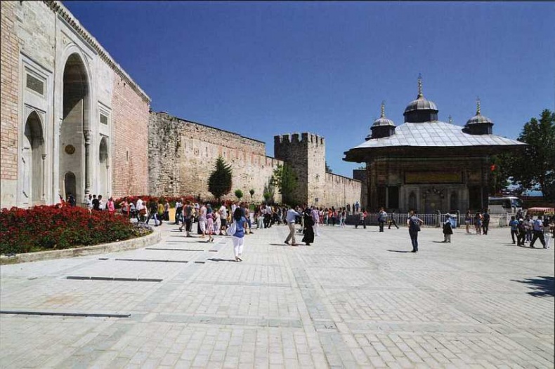 Иллюстрация к книге — Дворец-музей Топкапы Стамбул [i_006.jpg]