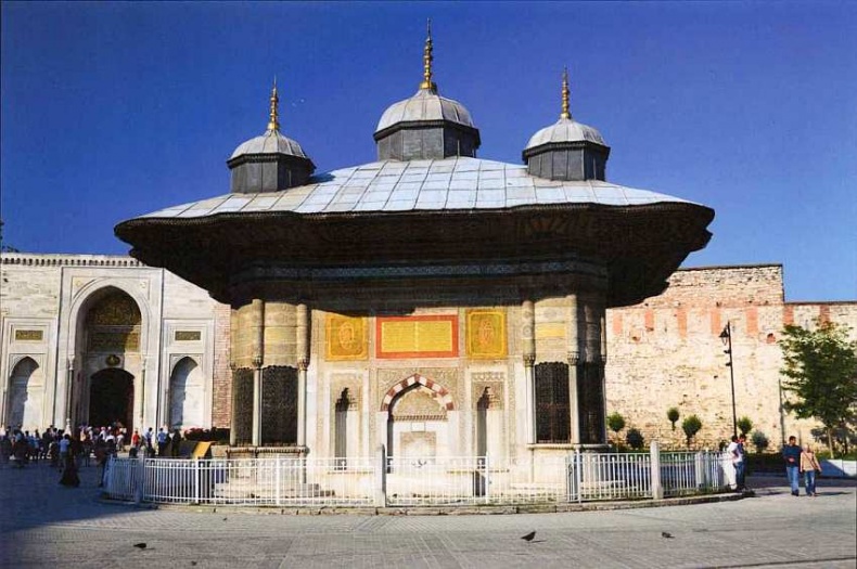 Иллюстрация к книге — Дворец-музей Топкапы Стамбул [i_007.jpg]