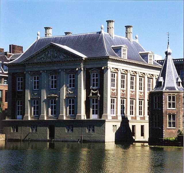 Иллюстрация к книге — Маурицхейс Гаага [i_001.jpg]