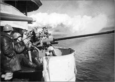 Иллюстрация к книге — Героические корабли Великой Отечественной [i_088.jpg]