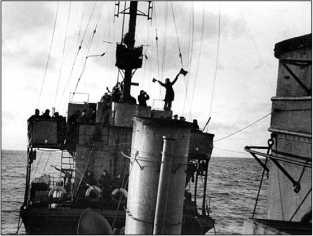 Иллюстрация к книге — Героические корабли Великой Отечественной [i_102.jpg]