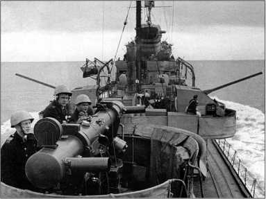 Иллюстрация к книге — Героические корабли Великой Отечественной [i_110.jpg]