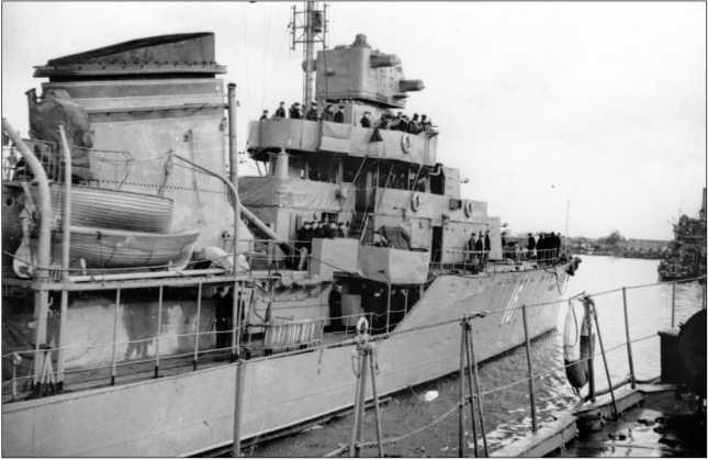 Иллюстрация к книге — Героические корабли Великой Отечественной [i_113.jpg]