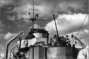 Иллюстрация к книге — Героические корабли Великой Отечественной [i_124.jpg]