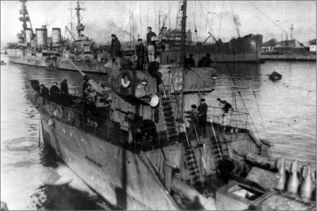 Иллюстрация к книге — Героические корабли Великой Отечественной [i_164.jpg]