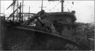 Иллюстрация к книге — Героические корабли Великой Отечественной [i_172.jpg]