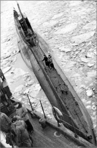 Иллюстрация к книге — Героические корабли Великой Отечественной [i_200.jpg]