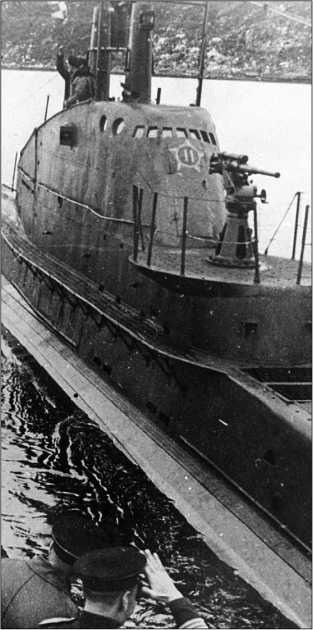 Иллюстрация к книге — Героические корабли Великой Отечественной [i_220.jpg]