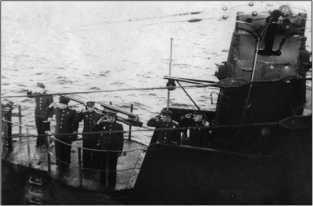 Иллюстрация к книге — Героические корабли Великой Отечественной [i_238.jpg]