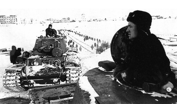 Иллюстрация к книге — Тяжёлый танк КВ в бою [i_021.jpg]