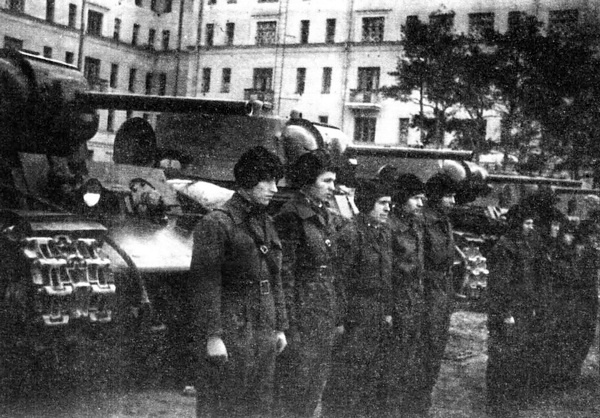 Иллюстрация к книге — Тяжёлый танк КВ в бою [i_026.jpg]