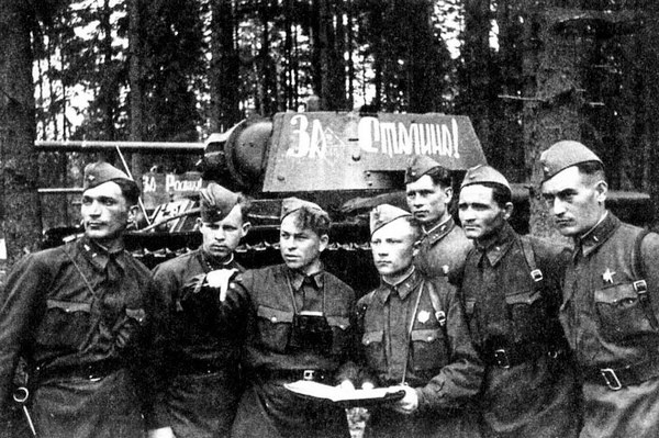 Иллюстрация к книге — Тяжёлый танк КВ в бою [i_028.jpg]