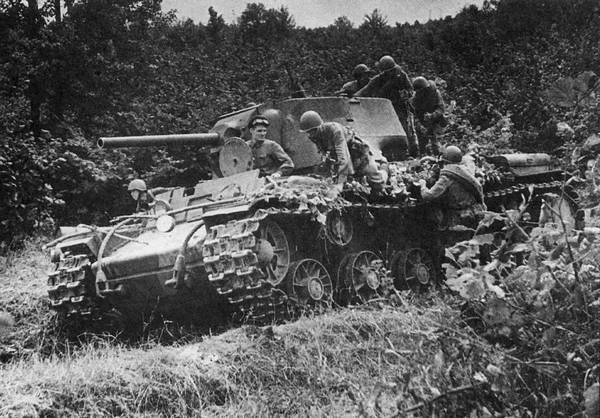 Иллюстрация к книге — Тяжёлый танк КВ в бою [i_036.jpg]