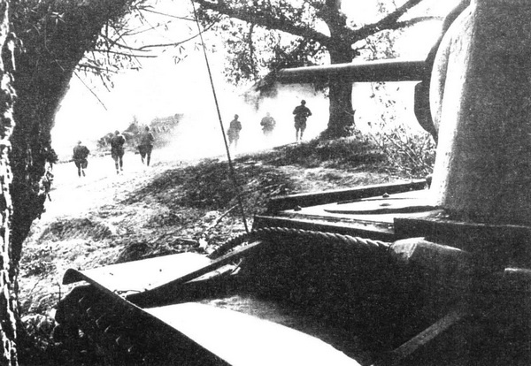 Иллюстрация к книге — Тяжёлый танк КВ в бою [i_042.jpg]