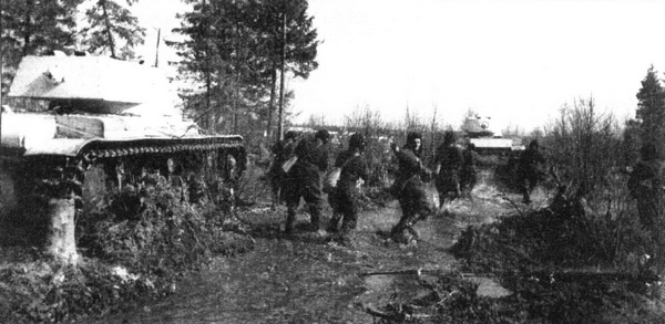 Иллюстрация к книге — Тяжёлый танк КВ в бою [i_047.jpg]