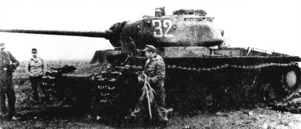Иллюстрация к книге — Тяжёлый танк КВ в бою [i_050.jpg]
