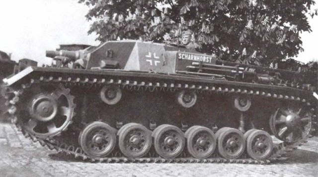 Иллюстрация к книге — Штурмовые орудия Гитлера. «Штурмгешютце» в бою [i_002.jpg]