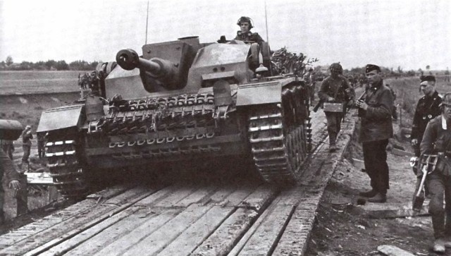 Иллюстрация к книге — Штурмовые орудия Гитлера. «Штурмгешютце» в бою [i_005.jpg]