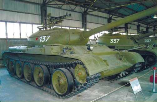 Иллюстрация к книге — Т-54 и Т-55. «Танк-солдат» [i_015.jpg]