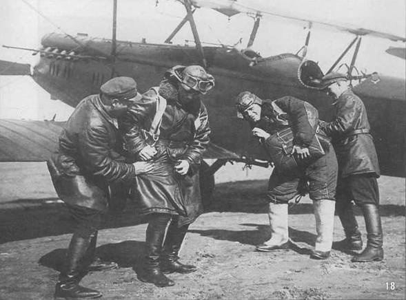 Иллюстрация к книге — Самолеты-разведчики Р-5 и P-Z [pic_20.jpg]