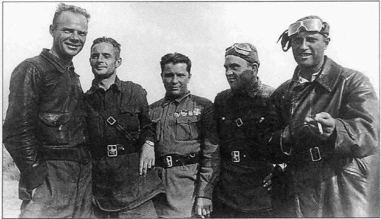 Иллюстрация к книге — Истребитель И-153 «Чайка» [i_044.jpg]