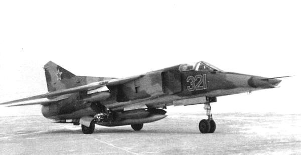 Иллюстрация к книге — Истребитель-бомбардировщик МиГ-27 [i_015.jpg]