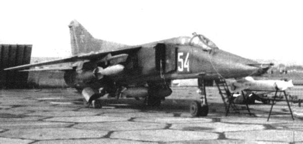 Иллюстрация к книге — Истребитель-бомбардировщик МиГ-27 [i_030.jpg]