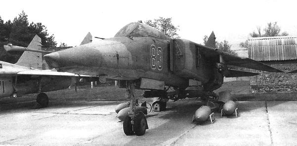 Иллюстрация к книге — Истребитель-бомбардировщик МиГ-27 [i_059.jpg]