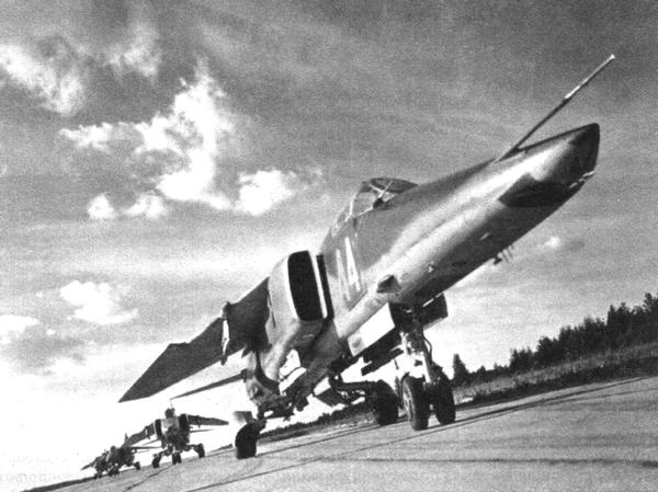 Иллюстрация к книге — Истребитель-бомбардировщик МиГ-27 [i_060.jpg]