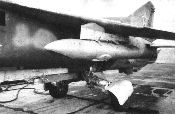 Иллюстрация к книге — Истребитель-бомбардировщик МиГ-27 [i_081.jpg]