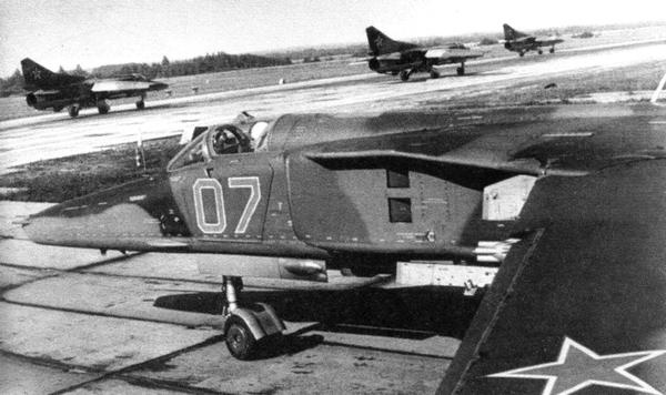 Иллюстрация к книге — Истребитель-бомбардировщик МиГ-27 [i_087.jpg]