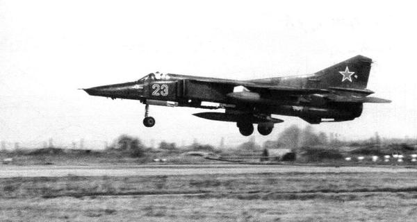 Иллюстрация к книге — Истребитель-бомбардировщик МиГ-27 [i_091.jpg]