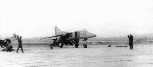 Иллюстрация к книге — Истребитель-бомбардировщик МиГ-27 [i_110.jpg]